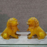 Deux petits lions en ambre