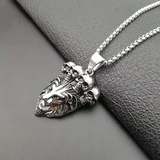 Collier pendentif lion.