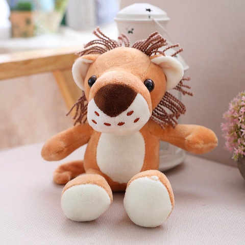 Doudou lion en peluche pour enfant.
