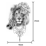 Tatouage Lion et fleurs.