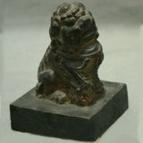 Petite-statue-de-lion-noir