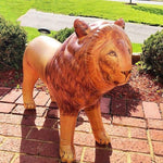 Statue-lion-gonflable-sur-perron