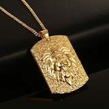 Lion en or collier pour homme.
