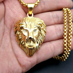 Pendentif collier pour homme lion en or.