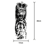 Tatouage lion roi et loups.