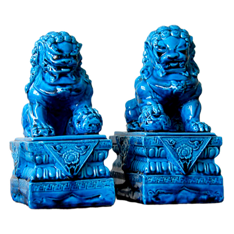 Statuette de lions chinois bleus.