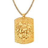 Tete de lion plaquee sur pendentif en or.