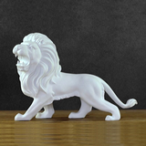 Statue de décoration lion blanche.