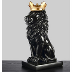 Statue de lion noir et or.
