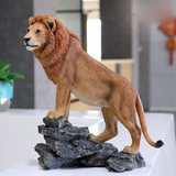 Statue de lion en maison.