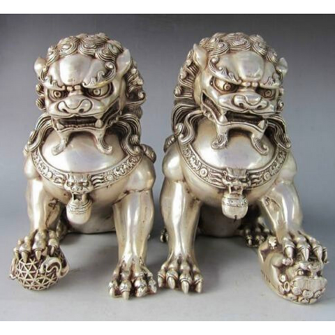 Statuette lion chinois male et femelle.