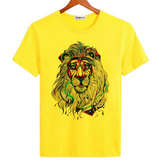 T-shirt tête de lion jaune.