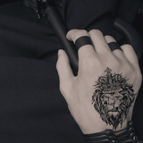 Tatouage Éphémère Lion sur main.