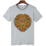 T-shirt lion gris et orange.