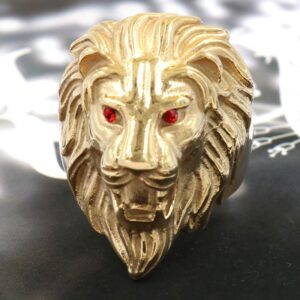 Bague acier lion or et rouge.