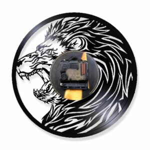 Horloge avec tête de lion.