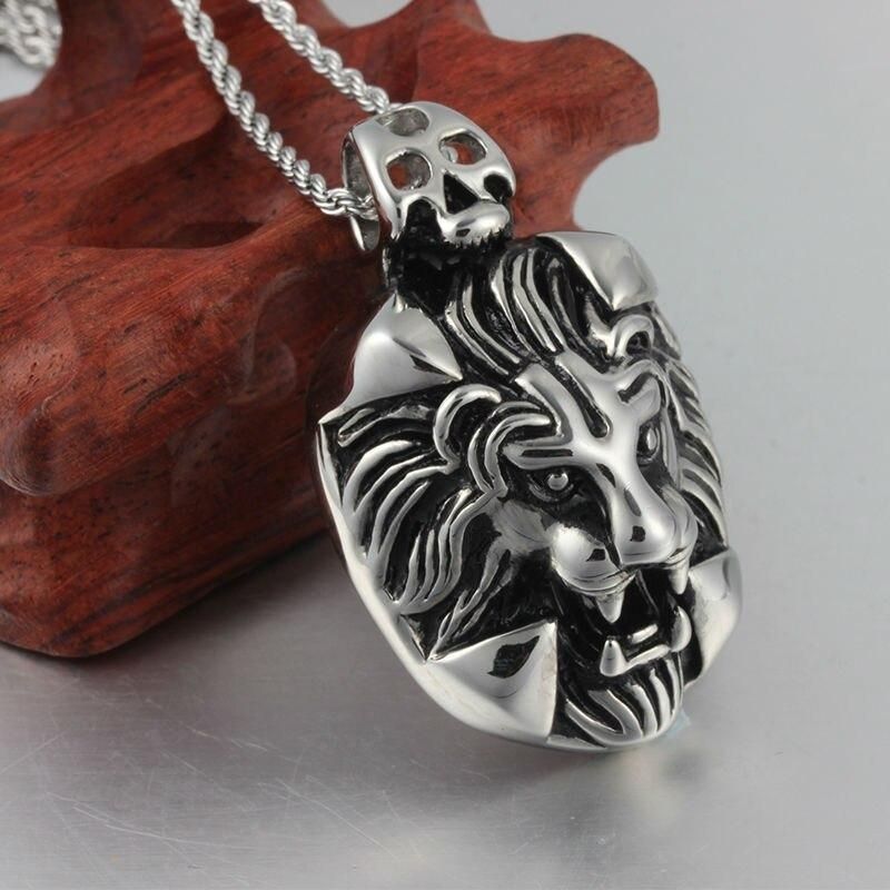Présentation pendentif lion savane