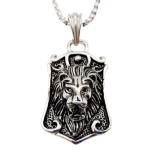 Tête de lion en pendentif.