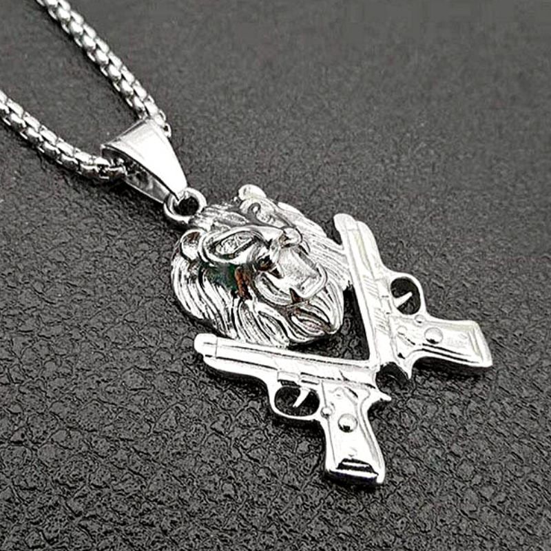 Collier tête de lion et guns.