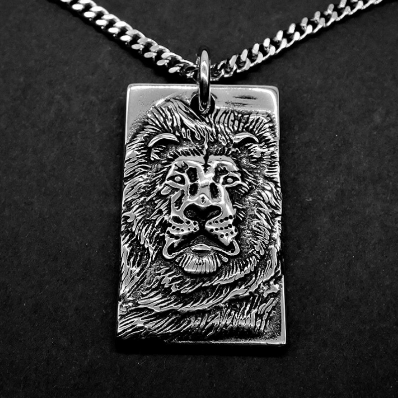 Pendentif tête de lion.