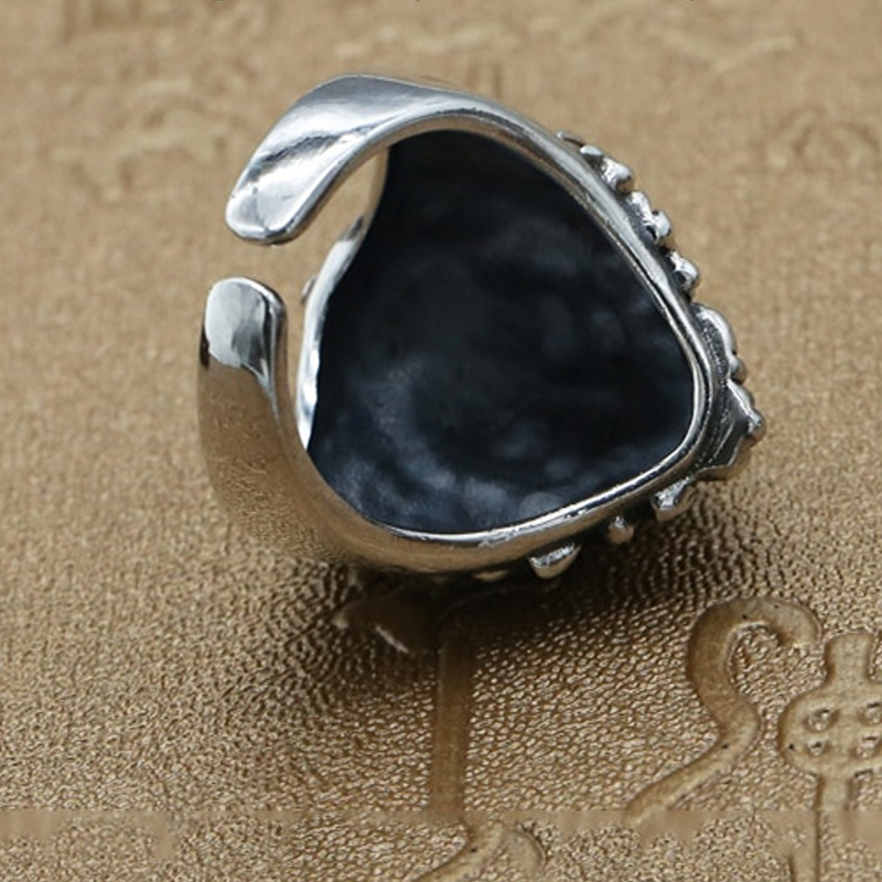 Bague avec Tête De Lion En Argent Massif