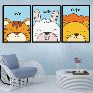 Poster animé enfants dans salon.