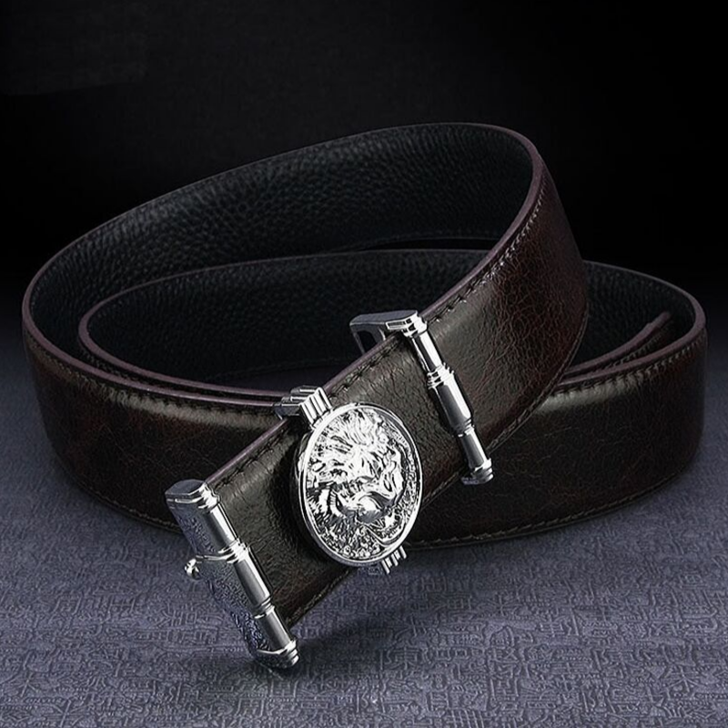 Ceinture marron avec tête de lion.