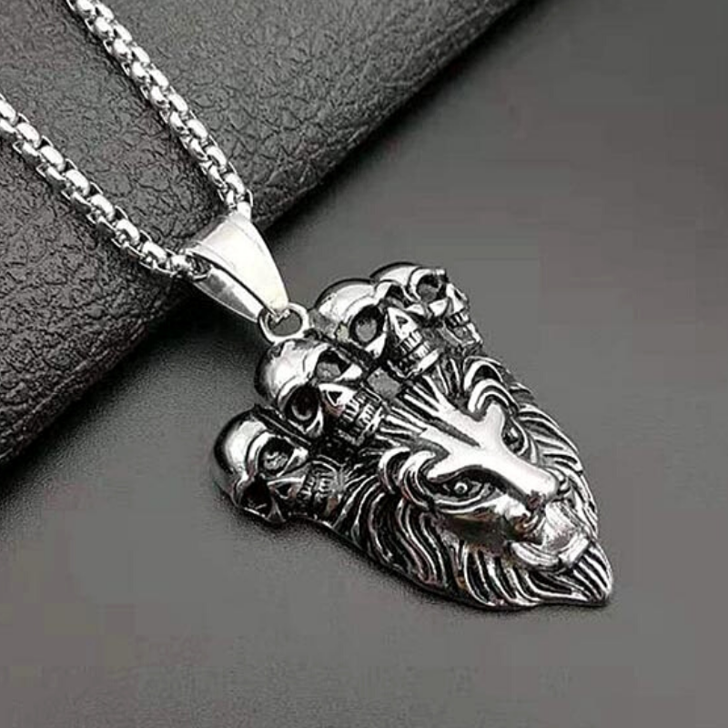 Collier tête de lion.