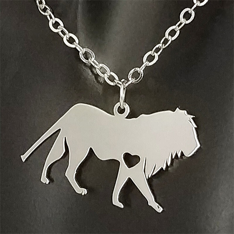 Pendentif lion femme.