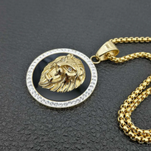 Collier tete de Lion en Or avec diamant.