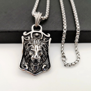 Collier lion argent.