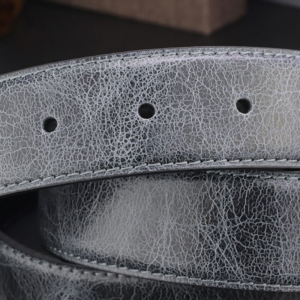Ceinture cuir grise.