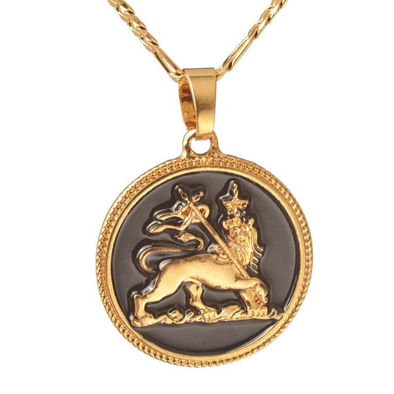 Collier pendentif lion.