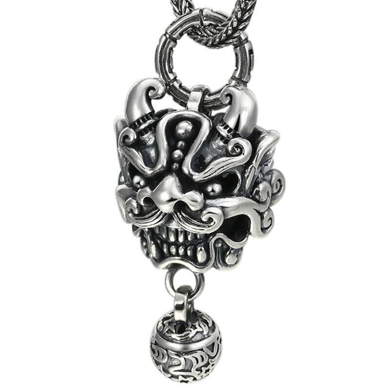 Pendentif lion chinois.