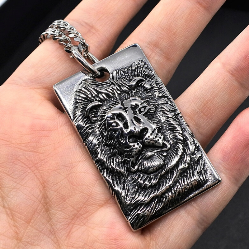 Pendentif lion homme.