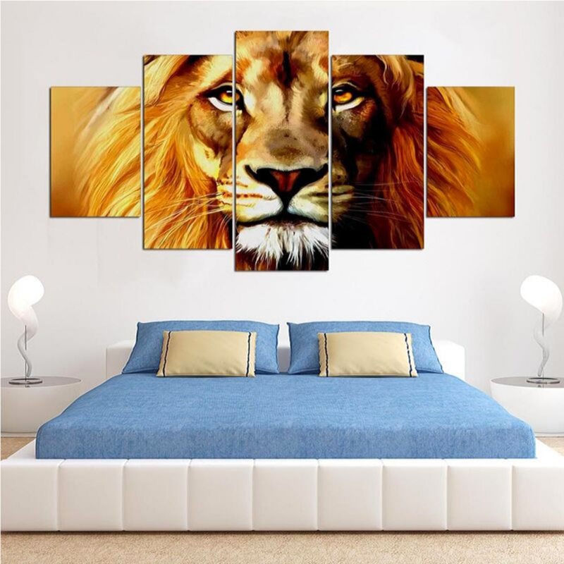 Lion en peinture sur tableau.