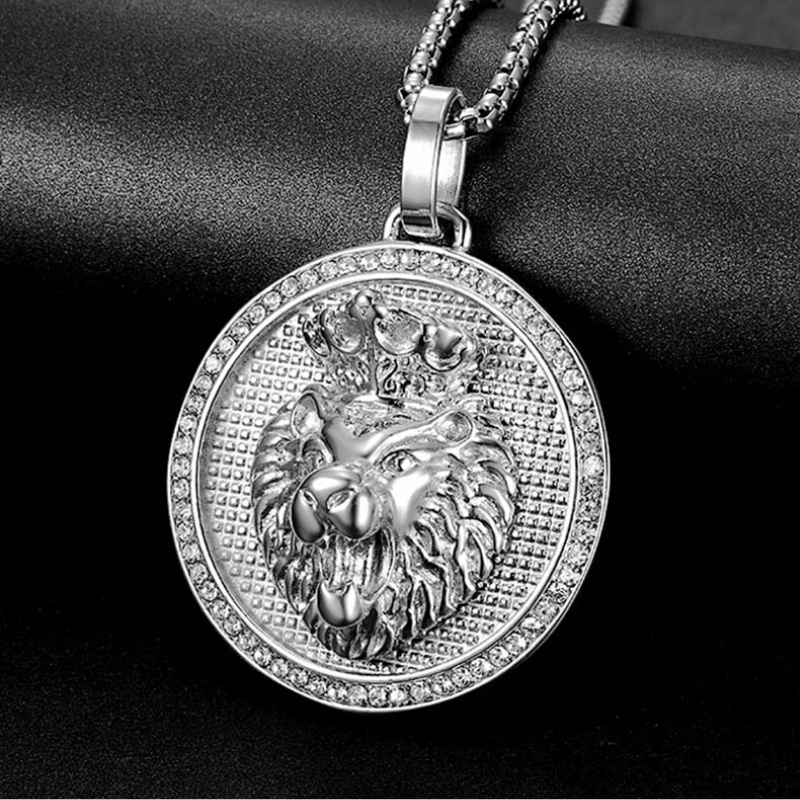 Collier tête de lion.