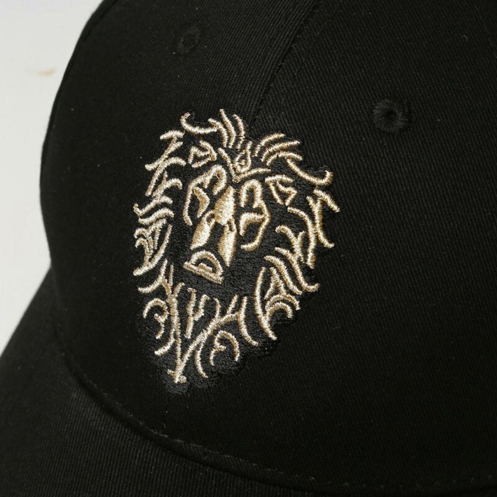Casquette noire avec lion or.