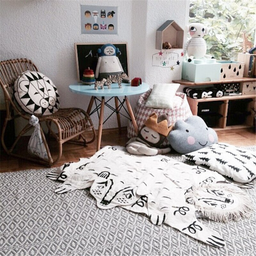 Tapis lion  blanc en coton pour enfant.