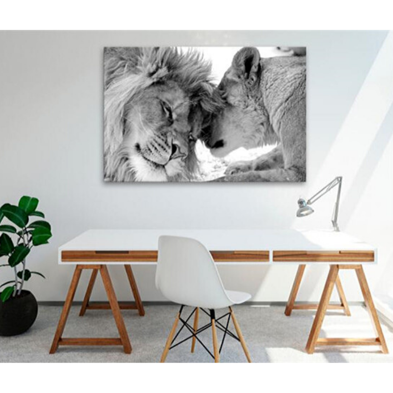 Tableau lion et lionne dans salon.
