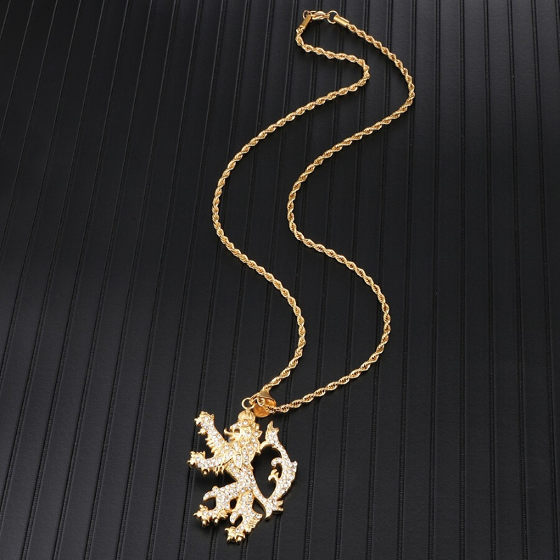Pendentif lion or.