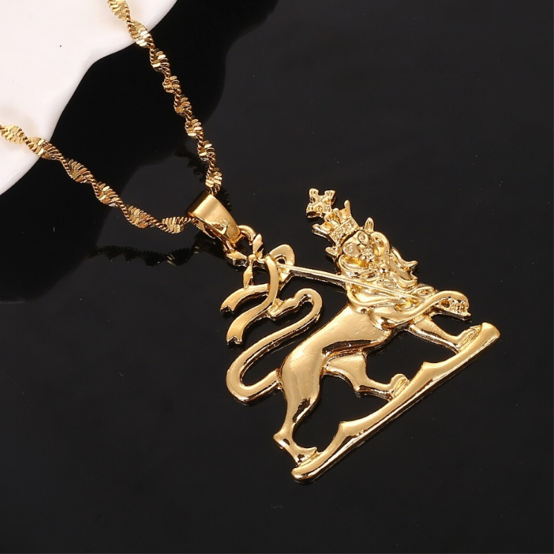 Collier lion or jaune.