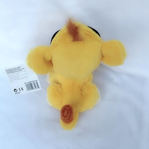 Bebe Simba en peluche.