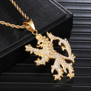 Collier pendentif lion.