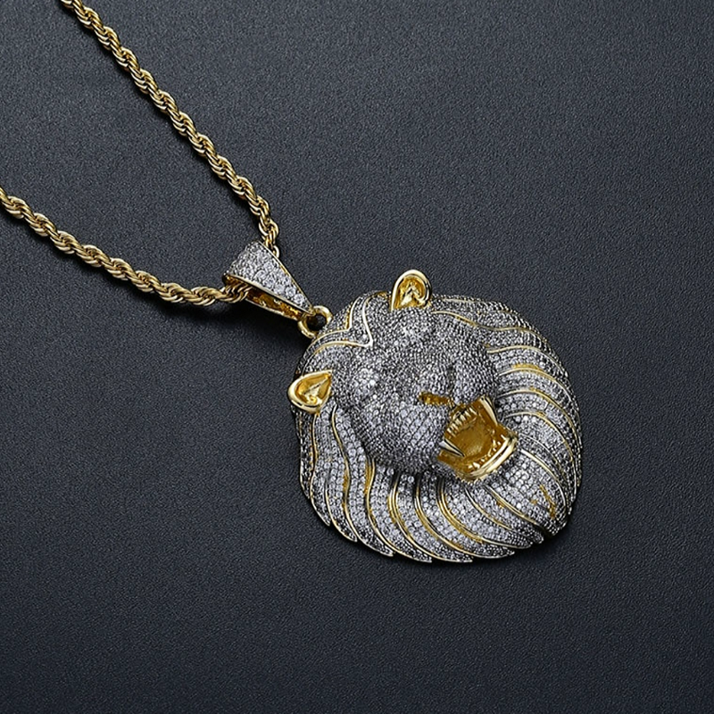 Collier pendentif tête de lion or.