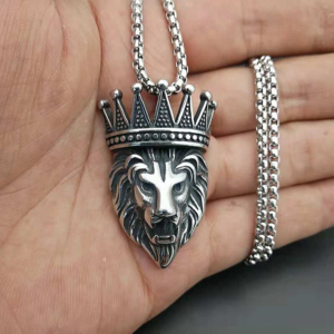 Collier tête de lion.
