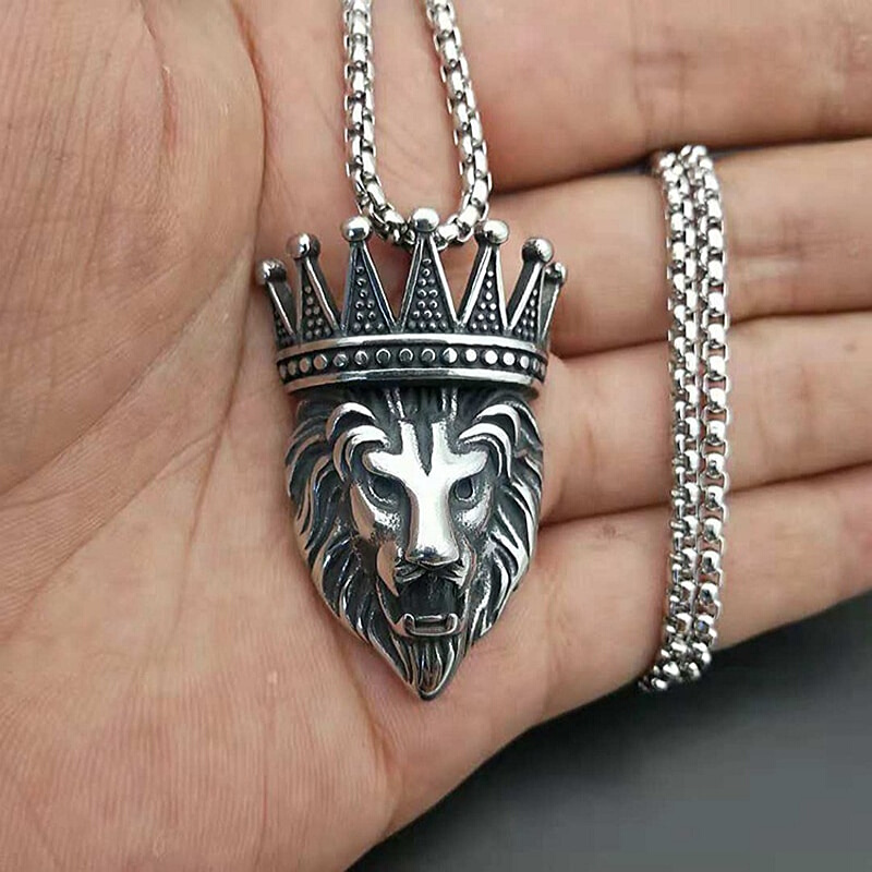 Collier tête de lion.