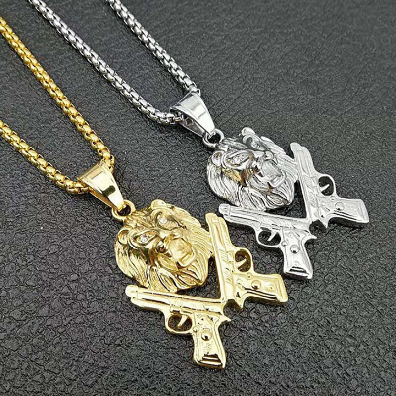 Têtes de lion en collier.