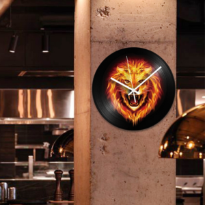 Horloge lion en feu.