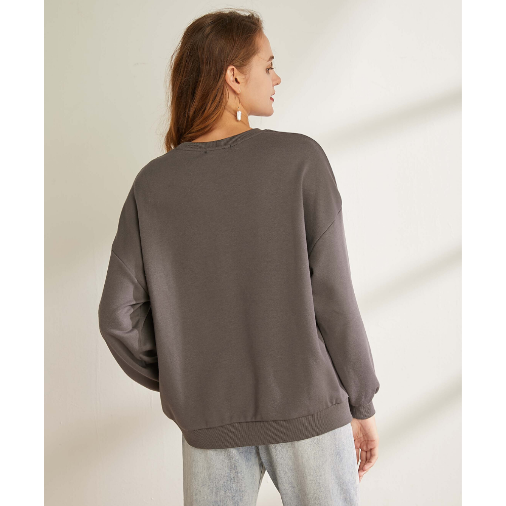 Pull gris foncé oversized pour femme.